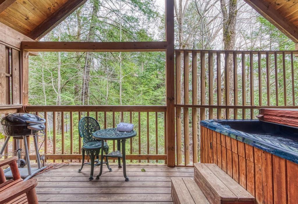 Mountain Eden, Hot Tub, Resort Pool, Wifi, 1089 Free Tickets Each Paid Day, Dollywood And More Gatlinburg Kültér fotó