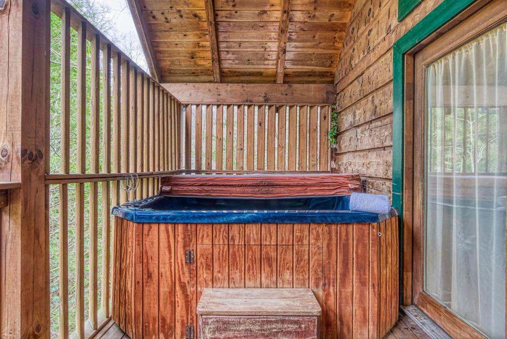 Mountain Eden, Hot Tub, Resort Pool, Wifi, 1089 Free Tickets Each Paid Day, Dollywood And More Gatlinburg Kültér fotó