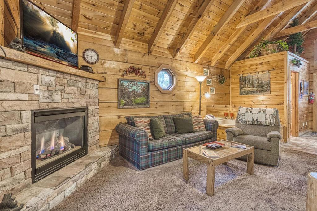 Mountain Eden, Hot Tub, Resort Pool, Wifi, 1089 Free Tickets Each Paid Day, Dollywood And More Gatlinburg Kültér fotó