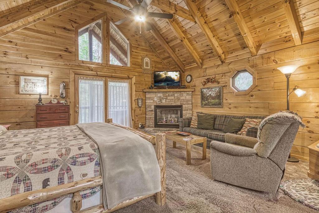 Mountain Eden, Hot Tub, Resort Pool, Wifi, 1089 Free Tickets Each Paid Day, Dollywood And More Gatlinburg Kültér fotó