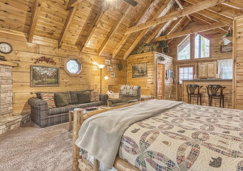 Mountain Eden, Hot Tub, Resort Pool, Wifi, 1089 Free Tickets Each Paid Day, Dollywood And More Gatlinburg Kültér fotó