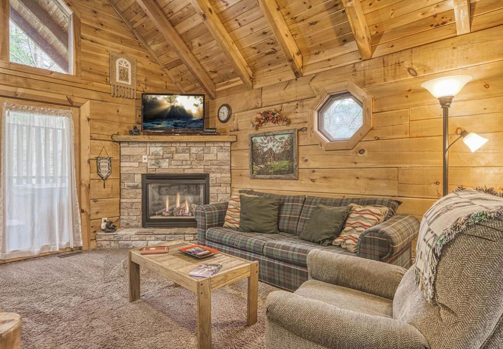 Mountain Eden, Hot Tub, Resort Pool, Wifi, 1089 Free Tickets Each Paid Day, Dollywood And More Gatlinburg Kültér fotó