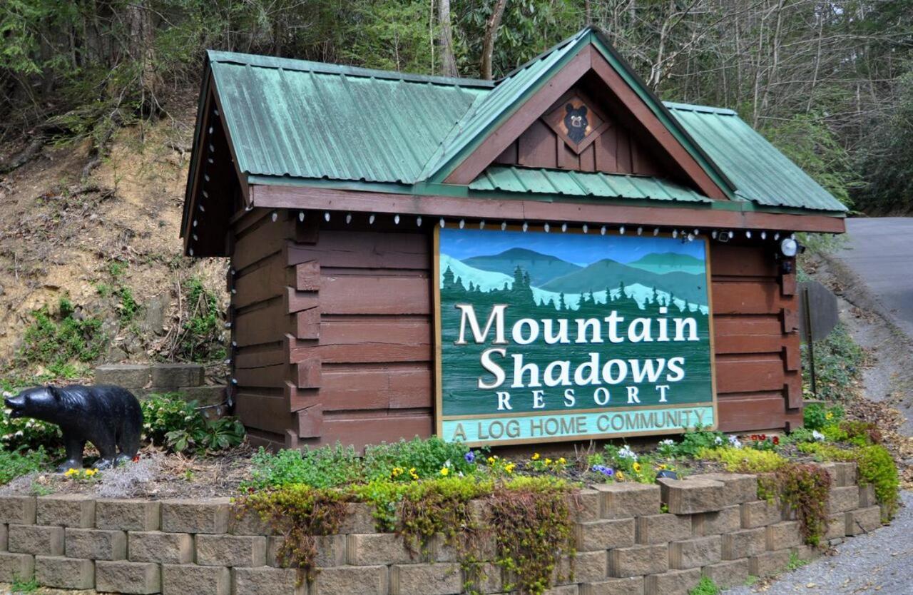 Mountain Eden, Hot Tub, Resort Pool, Wifi, 1089 Free Tickets Each Paid Day, Dollywood And More Gatlinburg Kültér fotó